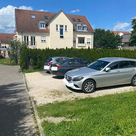 Stilvolles Mit Balkon, Kueche & Parkplatz - Zentrum Apartamento