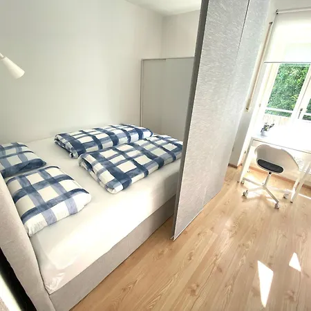 Stilvolles Mit Balkon, Kueche & Parkplatz - Zentrum Waldstetten (Ostalbkreis)