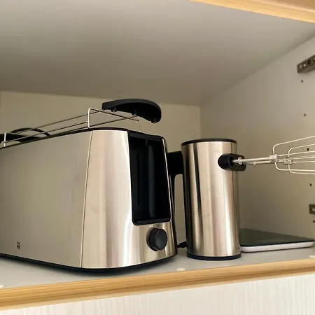 Stilvolles Mit Balkon, Kueche & Parkplatz - Zentrum