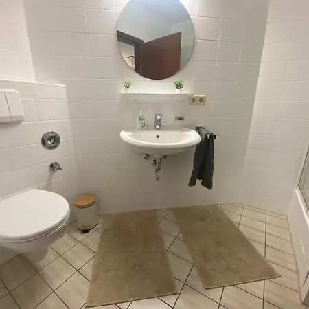 Stilvolles Mit Balkon, Kueche & Parkplatz - Zentrum Apartamento