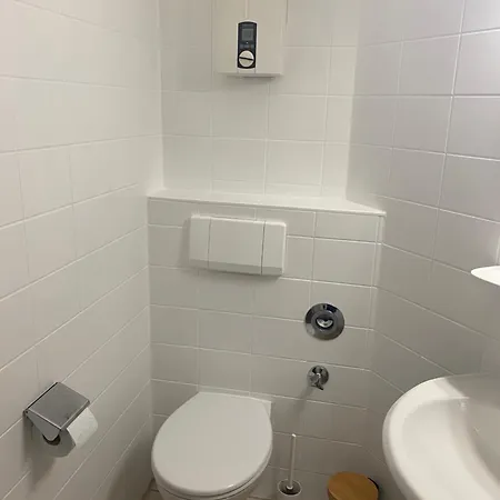 Stilvolles Mit Balkon, Kueche & Parkplatz - Zentrum Apartamento Waldstetten (Ostalbkreis)