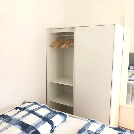 Stilvolles Mit Balkon, Kueche & Parkplatz - Zentrum Waldstetten (Ostalbkreis)