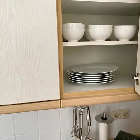 Apartament Stilvolles Mit Balkon, Kueche & Parkplatz - Zentrum *