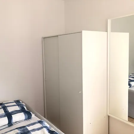 Stilvolles Mit Balkon, Kueche & Parkplatz - Zentrum Waldstetten (Ostalbkreis)