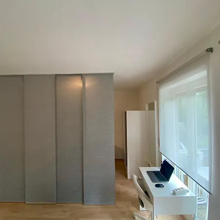 Apartament Stilvolles Mit Balkon, Kueche & Parkplatz - Zentrum