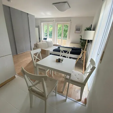 Stilvolles Mit Balkon, Kueche & Parkplatz - Zentrum Apartamento