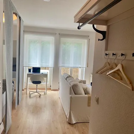 Stilvolles Mit Balkon, Kueche & Parkplatz - Zentrum Waldstetten (Ostalbkreis)